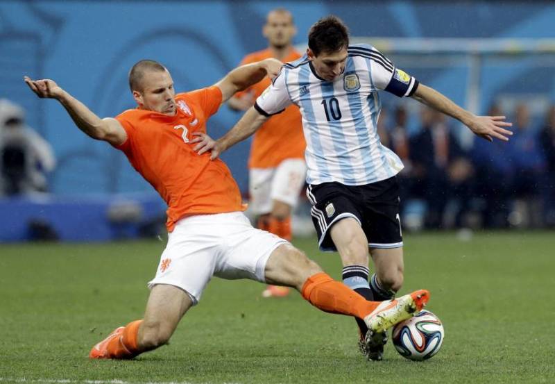 Đội hình 4-5-1 - Chiến lược phòng thủ vững chắc 3 Đội Hình 4-5-1 - Chiến Thuật Phòng Ngự Chắc Chắn